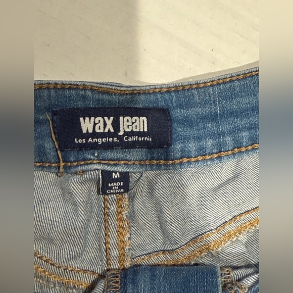 Wax Jean Co. Womens S Distressed Denim Shorts Raw Edge Wash Sz(M) - Picture 3 of 3